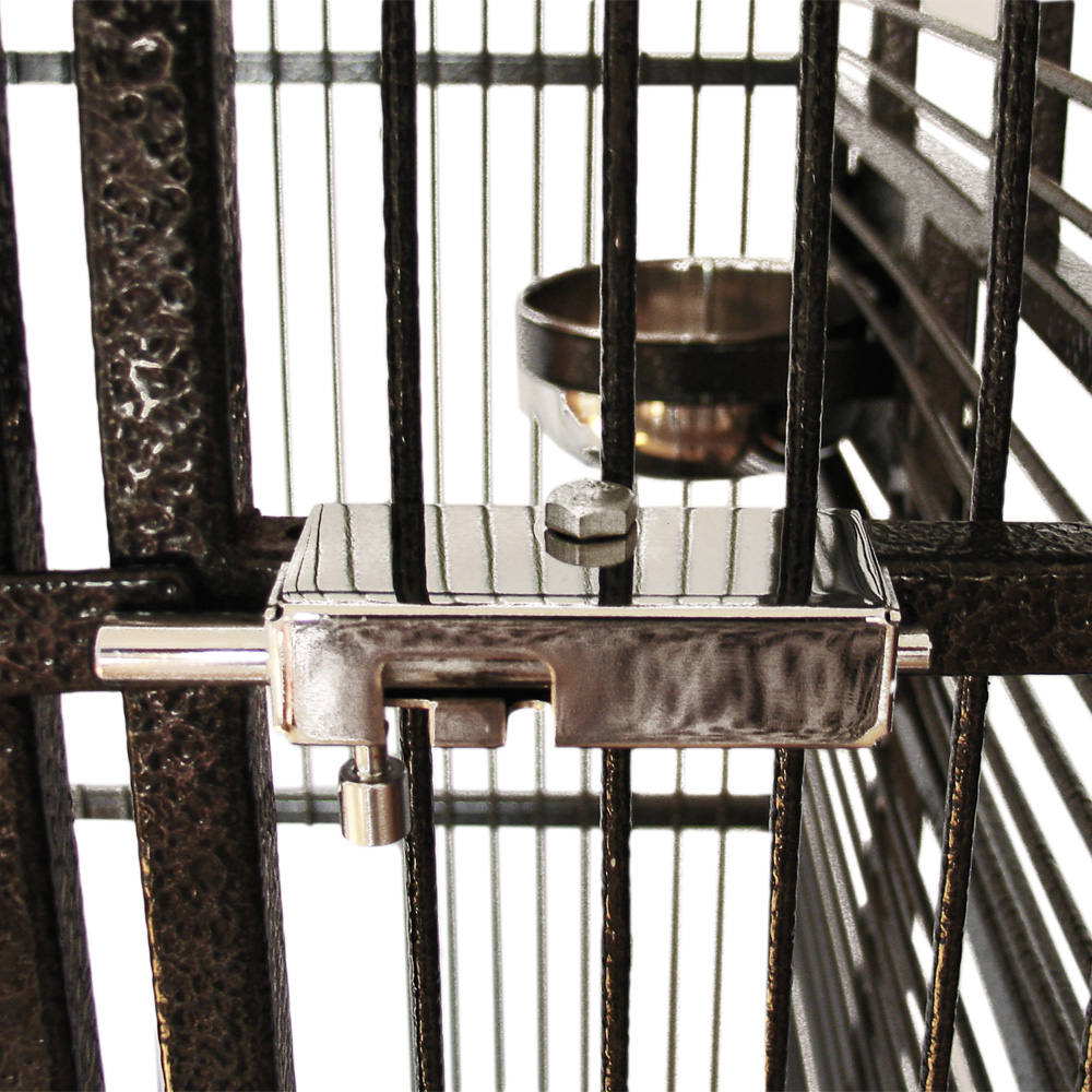 Bezpečnostní zámek, který zaručí, že si papoušek neotevře