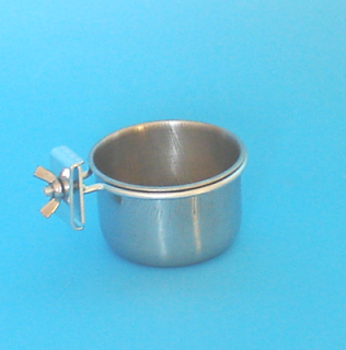 Malý nerezový kalíšek s úchytným mechanismem o průměru 7,3 cm