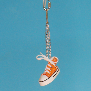 Teniska 1 ks na řetízku, teniska 8 x 3 cm