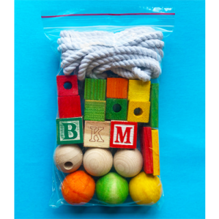 Dřevěné kuličky a kostky na opravu / výrobu hraček